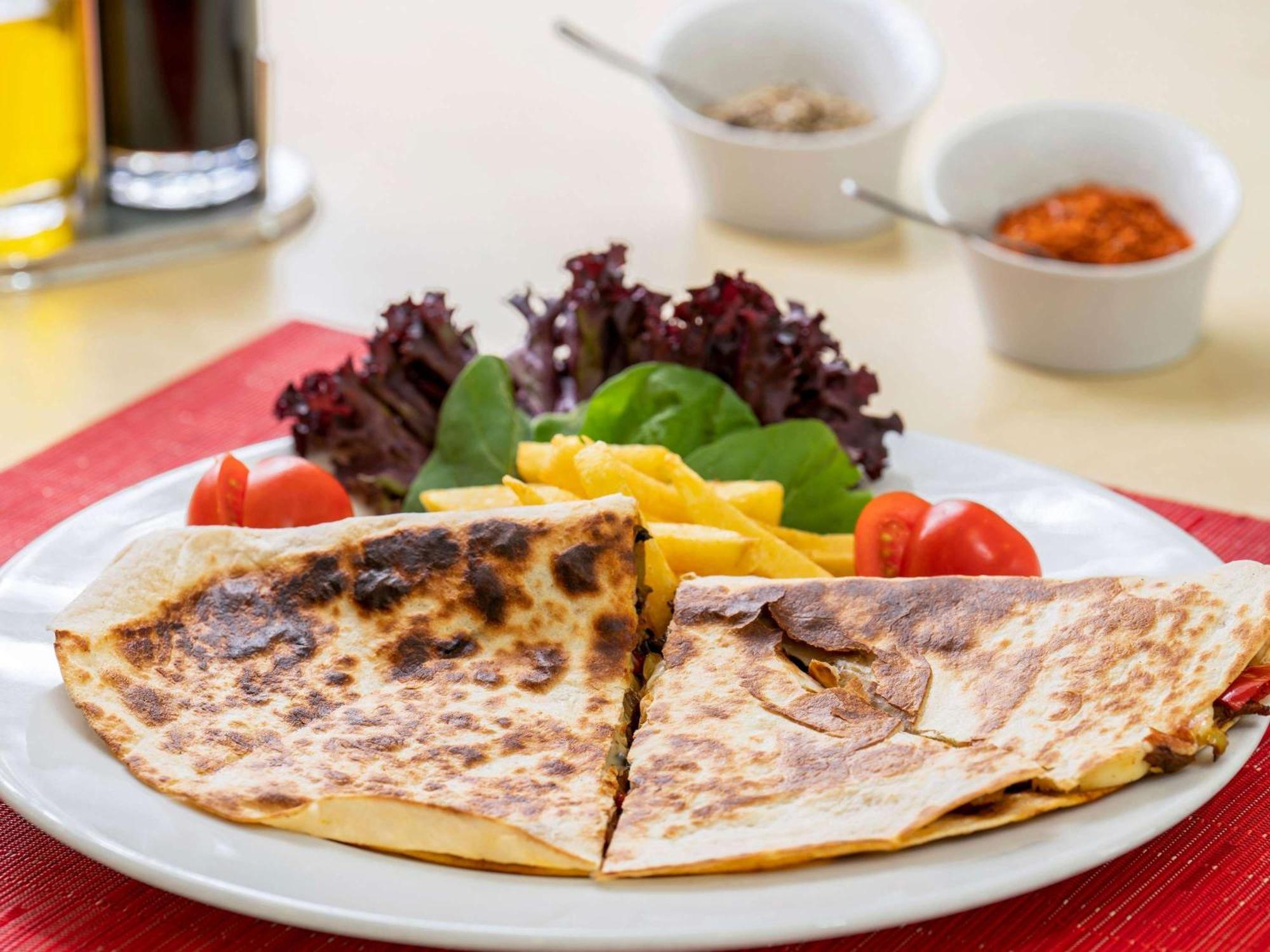 Ibis Izmir Alsancak Hotel Bagian luar foto